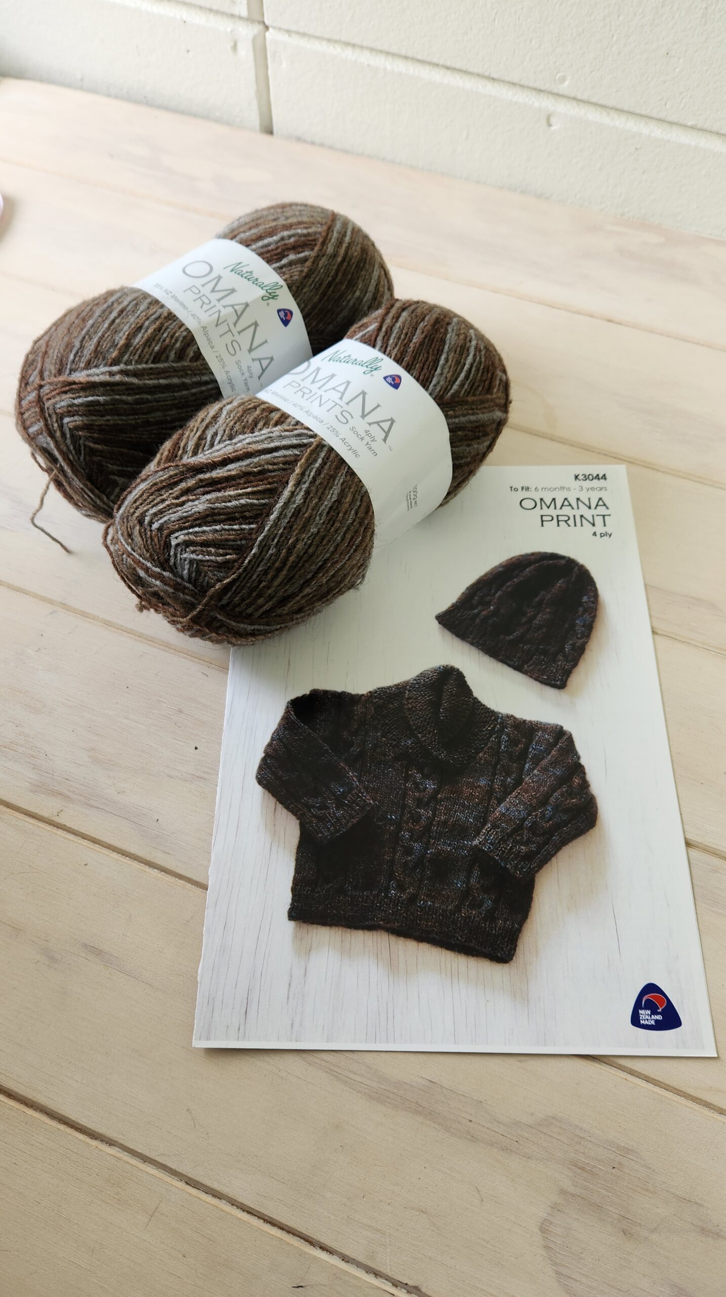 Sweater and Hat Knitting Kit. 6mths to 3yrs